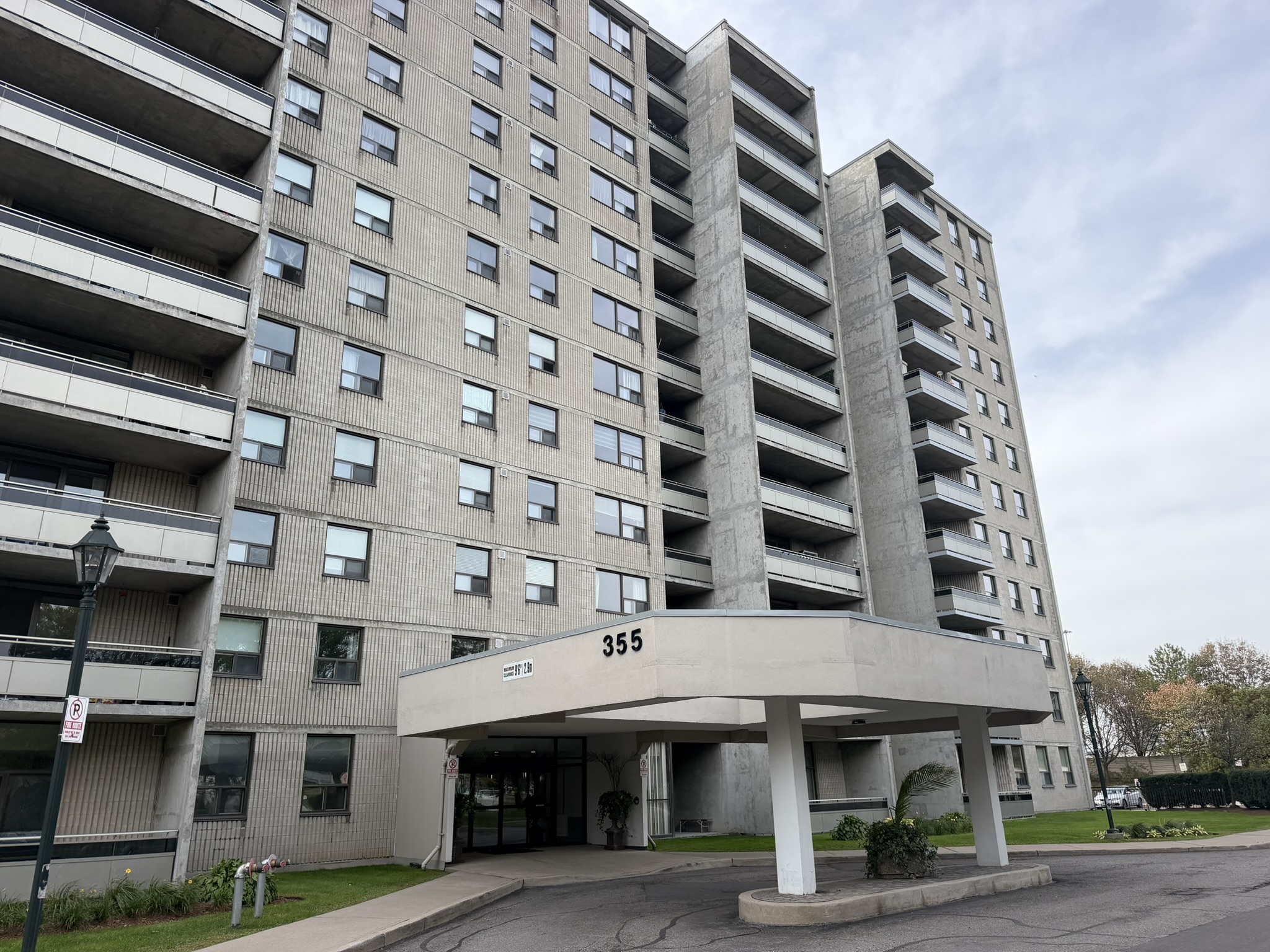 Exterior and entrance of 355 Rathburn Road East in Mississauga